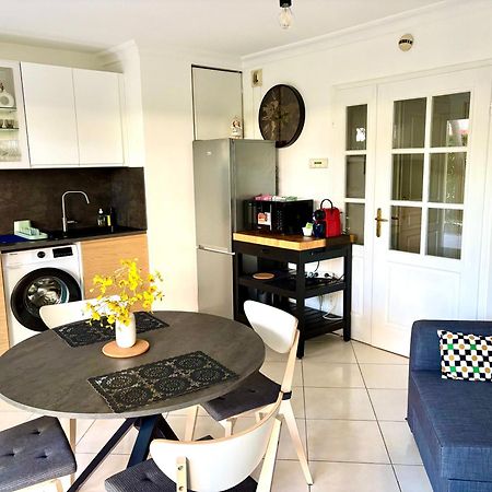 Beachside Apartment With Pool & Garden In Juan Les Pins Antibes Bagian luar foto