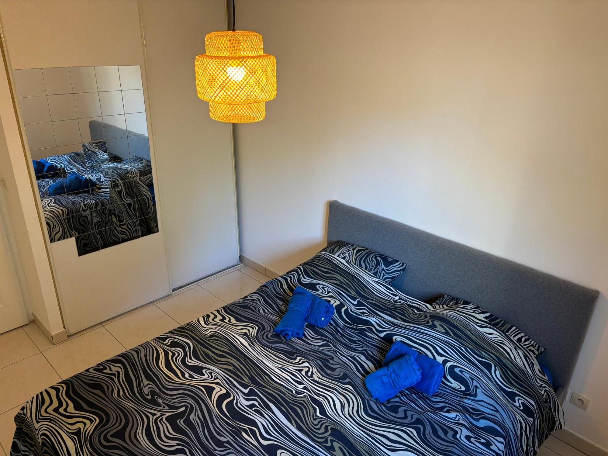 Beachside Apartment With Pool & Garden In Juan Les Pins Antibes Bagian luar foto