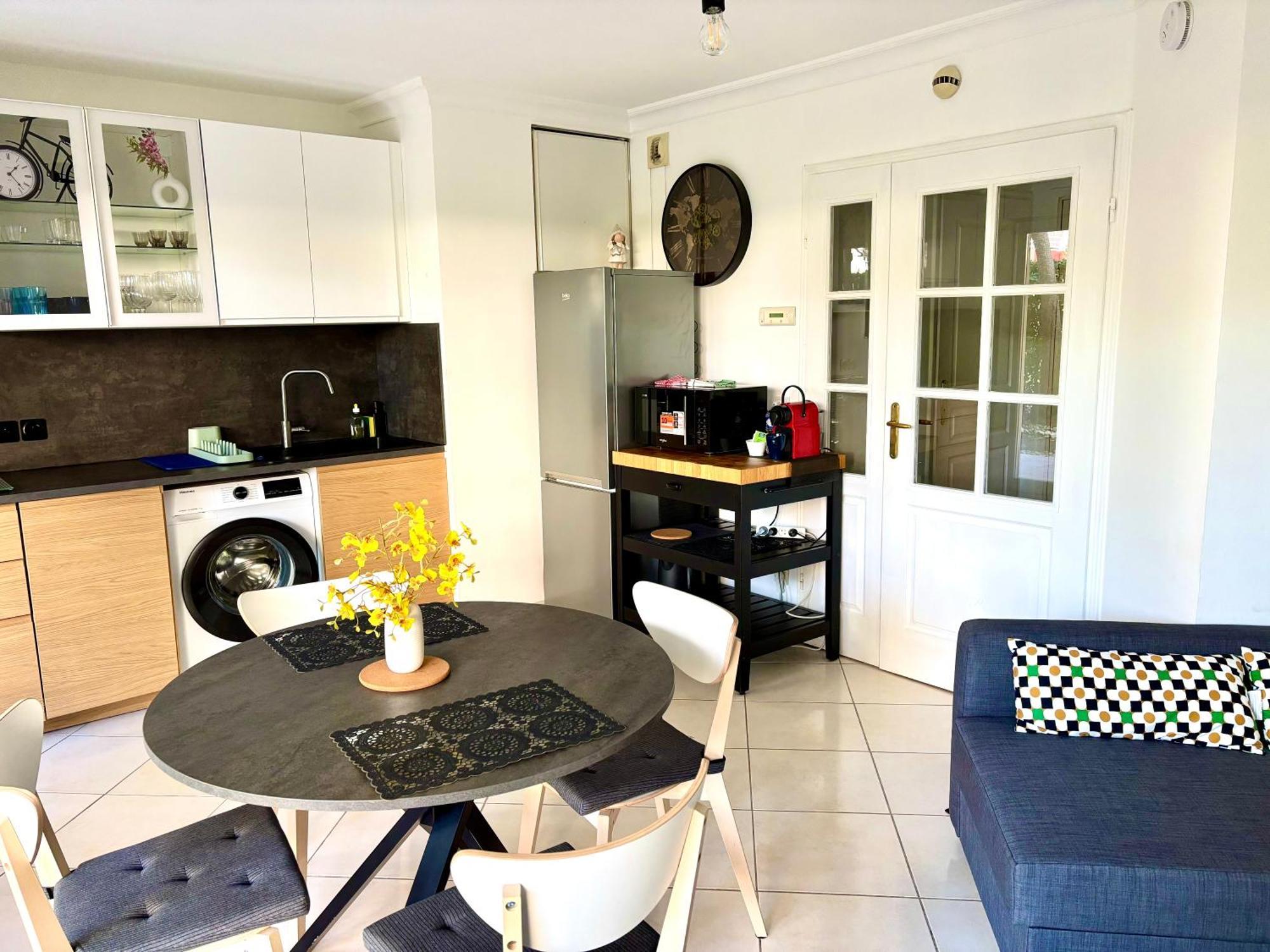 Beachside Apartment With Pool & Garden In Juan Les Pins Antibes Bagian luar foto